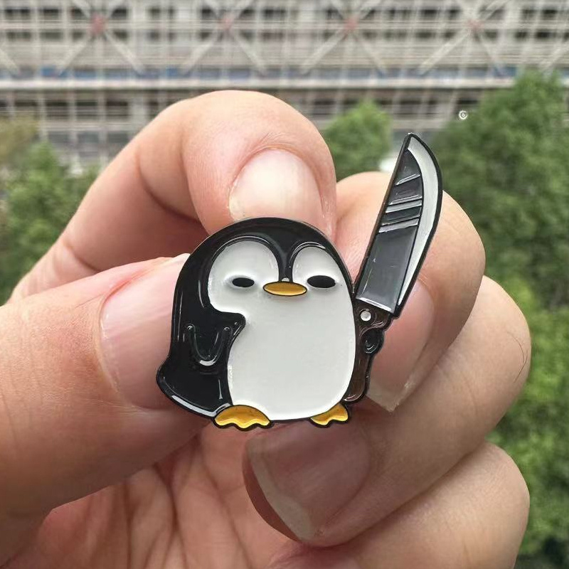 Edc Everyday Carry Knives - Funny Penguin Holding Big Knife Brooch
